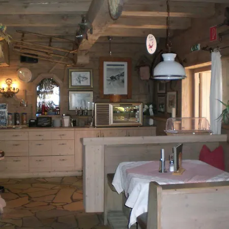 Dorf Alm Värdshus 3*